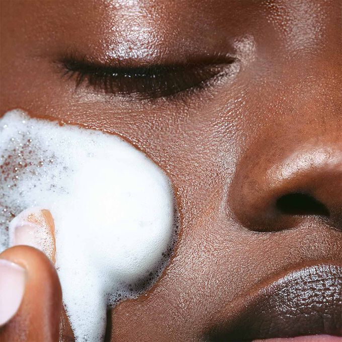 Jemn&aacute; čistiaca pena pre v&scaron;etky typy pleti Gentle Renewing Cleansing Mousse