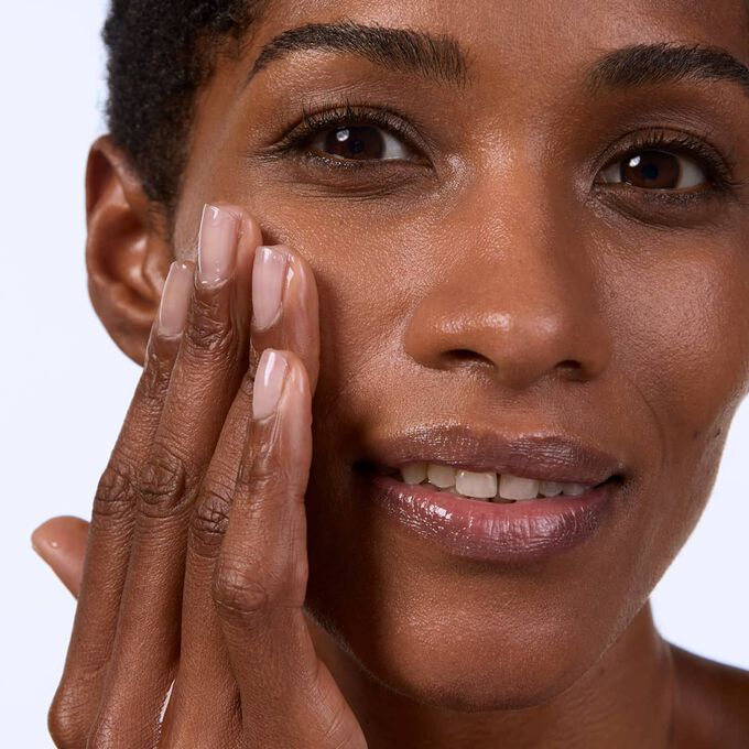 Vyhladzuj&uacute;ca pleťov&aacute; esencia Multi Intensive Smoothing Treatment Essence