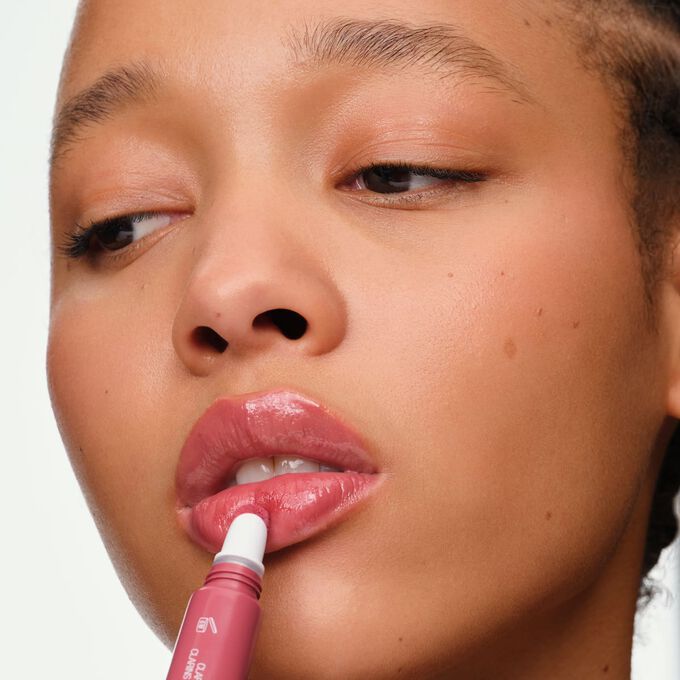 Lesk na pery s hydratačn&yacute;m &uacute;činkom Lip Perfector 17